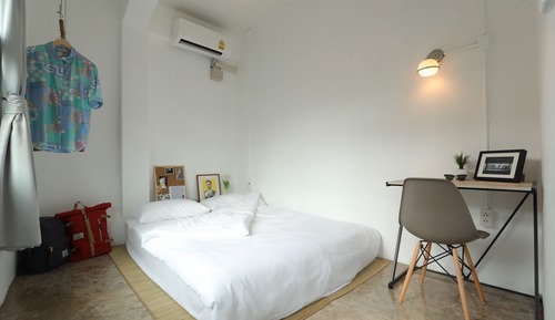 Standard Double Room with Shared Bathroom 