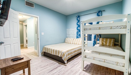 Condo, 2 Bedrooms, Balcony, Lake View (728)