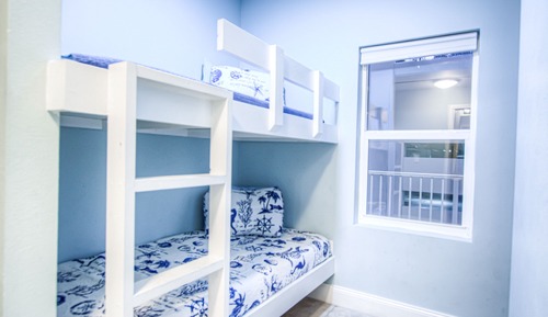 Condo, 2 Bedrooms, Balcony, Lake View (831)
