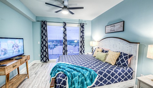 Condo, 2 Bedrooms, Balcony, Lake View (929)