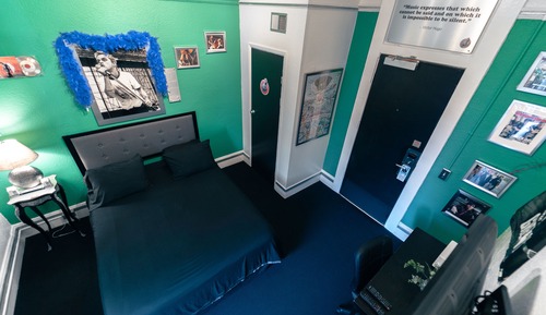 Green Day Room with Shared Bathroom