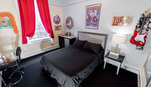 Grateful Dead Room with Shared Bathroom