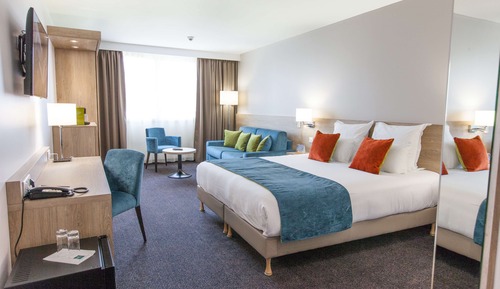 Executive Room, 1 King Bed, Non Smoking (Shower Only)