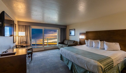 Standard Room, 1 Queen Bed, Non Smoking, Oceanfront
