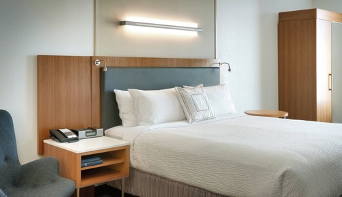 Studio, 1 King Bed with Sofa bed (Mobility/Hearing Access, Roll-In Shwr)