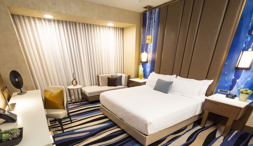 Gold Suite, 1 King Bed, Patio
