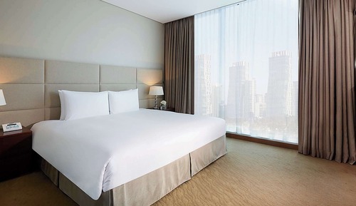Junior Suite, 1 King Bed, Non Smoking, Park View