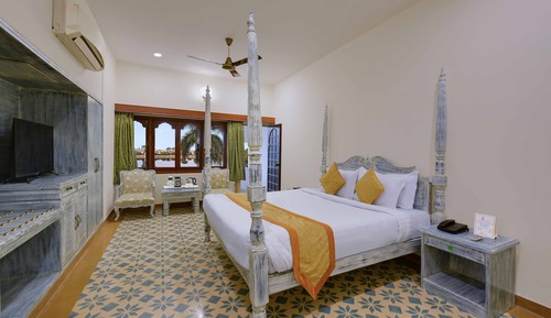 Luxury Lake View rooms with Balcony