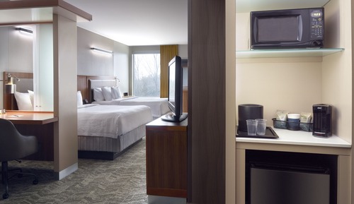 Suite, Multiple Beds (Mobility/Hearing Accessible, Tub)