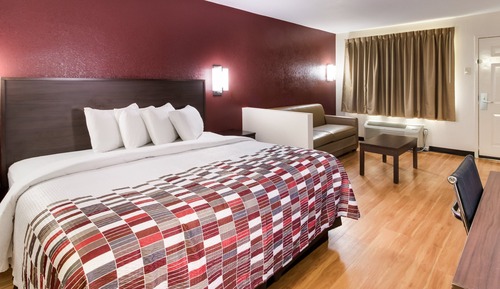 Suite, 1 King Bed (Smoke Free)