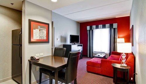 2 Queen, 1 Bedroom Suite