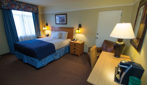 Standard Room, 1 Queen Bed Street Level