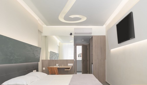 Room (Essential)
