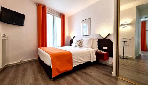 Business Double Room, 1 Queen Bed, Microwave