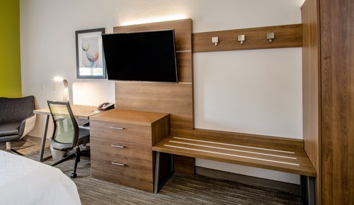 Suite, 1 King Bed, Accessible (Mobility, Accessible Tub)