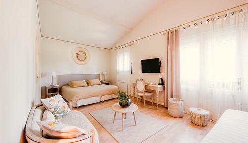 Room (Cybelle)