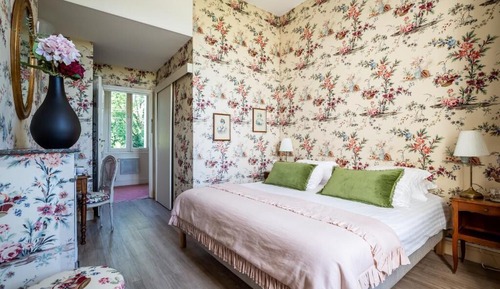 Room (Floralia)