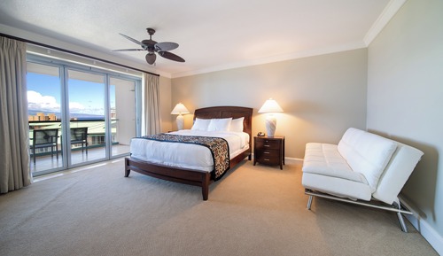 Luxury Penthouse, 3 Bedrooms, Kitchen, Ocean View (Hokulani 1019, 3Bath)