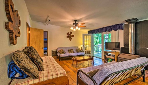 Silvermine Hideaway, Located 5 miles from Nantahala Cabins office
