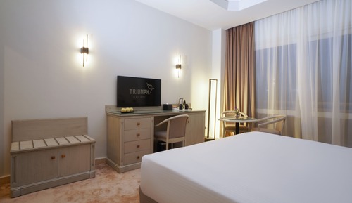 Deluxe Room - King Bed Smoking