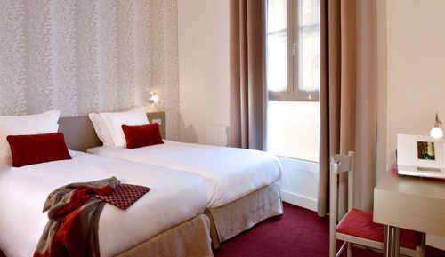 Twin Room, Bathtub