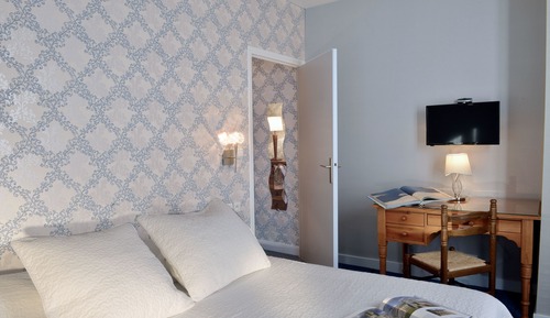 Comfort Double Room, Bathtub
