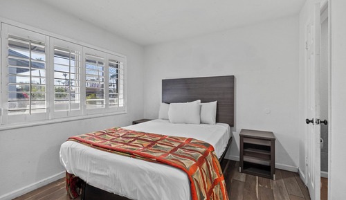 Superior Single Room, 1 Queen Bed, Smoking