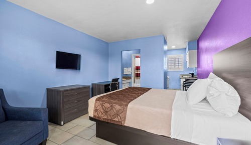 Superior Single Room, 1 Queen Bed, Non Smoking, Kitchenette