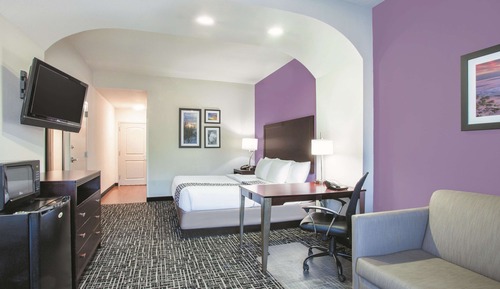 Room, 1 King Bed, Accessible, Non Smoking (Mobility/Hearing, Tub w/ Grab Bars)