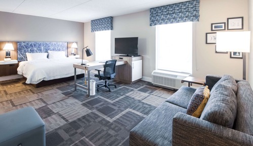 Studio, 1 King Bed, Accessible