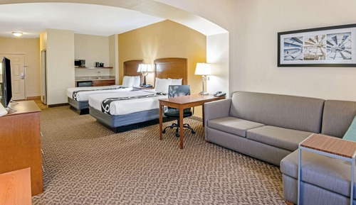 Deluxe Suite, 2 Queen Beds, Non Smoking