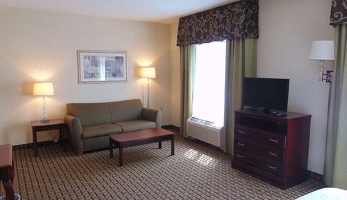 Suite, 1 King Bed, Accessible