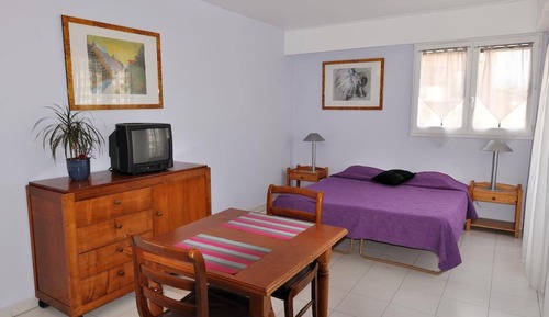 Studio, 1 Double or 2 Twin Beds