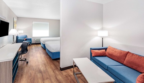 Suite, 2 Bedrooms, Non Smoking (1 King & 2 Queen Beds)