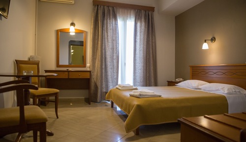 Deluxe Single Room, 1 Twin Bed, Smoking, City View