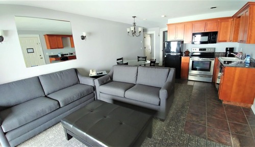 Suite, 1 King Bed (Pacific)