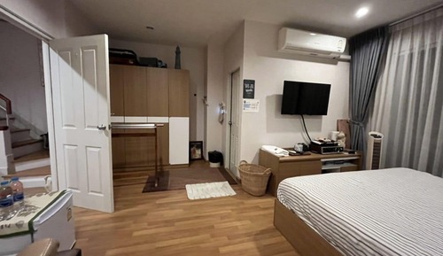 Basic Room, 1 King Bed, City View