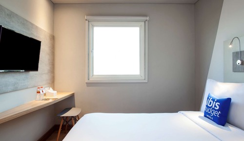 Standard Room, 1 Queen Bed