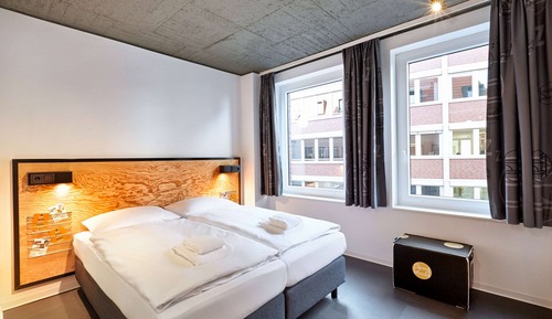 Private double room with private bathroom