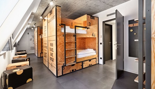 Bed in 10 bed mixed shared dormitory, private bathroom