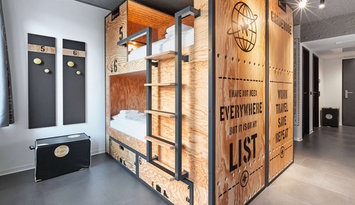 Quadrouple Room with Shared Bathroom