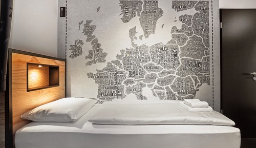 Bed in 5 bed mixed shared dormitory, private bathroom
