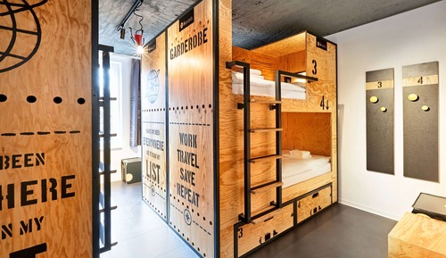 bed in mixed 6 bed shared dormitory, shared bathroom 