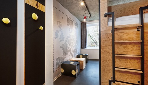 Bed in 4 bed mixed shared dormitory, private bathroom