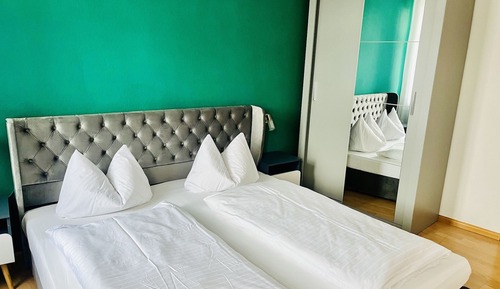 Comfort Quadruple Room, Private Bathroom, City View (4-Bett Komfort Zimmer)