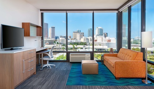 Suite, 1 Bedroom, View, Corner (1 King Bed)