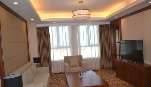 Executive Suite, 1 King Bed, Non Smoking, 2 Bathrooms