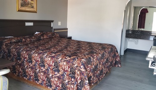 Room, 1 King Bed, Smoking