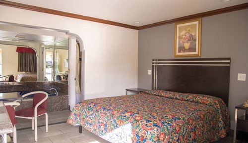 Room, 1 King Bed, Non Smoking, Jetted Tub