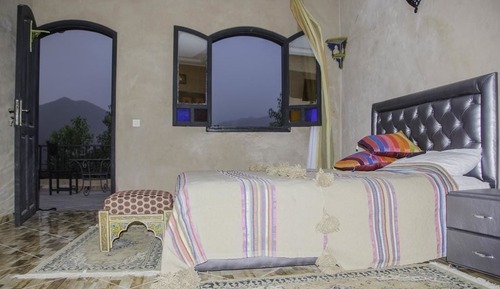Basic Room, Lake View